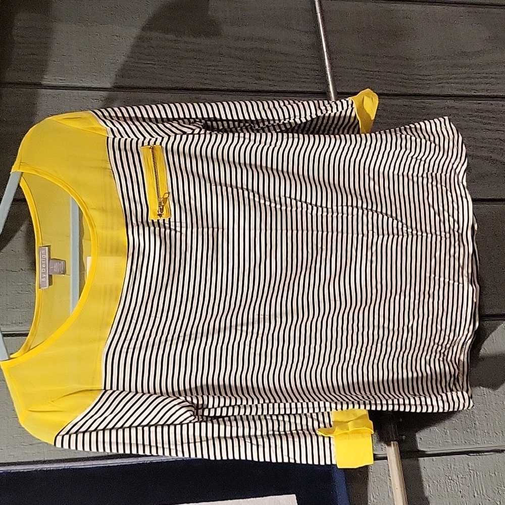 By Design Shirt sz. L